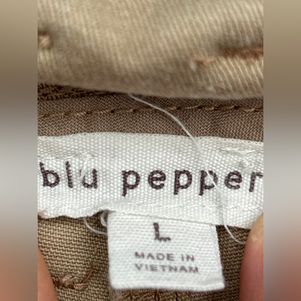 Blu Pepper Beige Women's Shorts - Picture 2 of 4